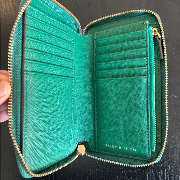 Tory Burch Emerson Continental Zip Wallet - Picture 2 of 3